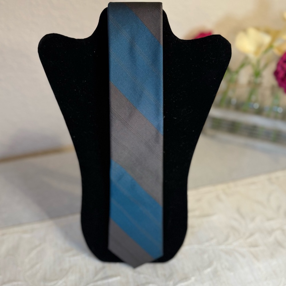 Men’s blue‎ and gray vintage wide striped Peacocks Tie. 1990’s - early 2000’s
